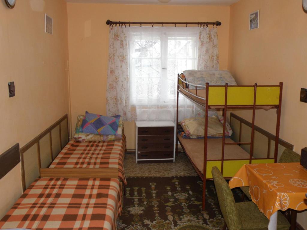 Хостел Szkolne Schronisko Mlodziezowe Zloty Widok Пєховіце Номер фото