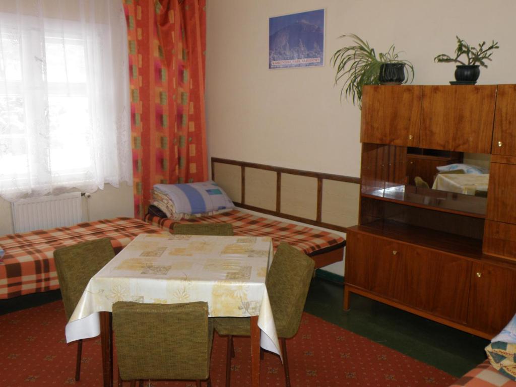 Хостел Szkolne Schronisko Mlodziezowe Zloty Widok Пєховіце Екстер'єр фото