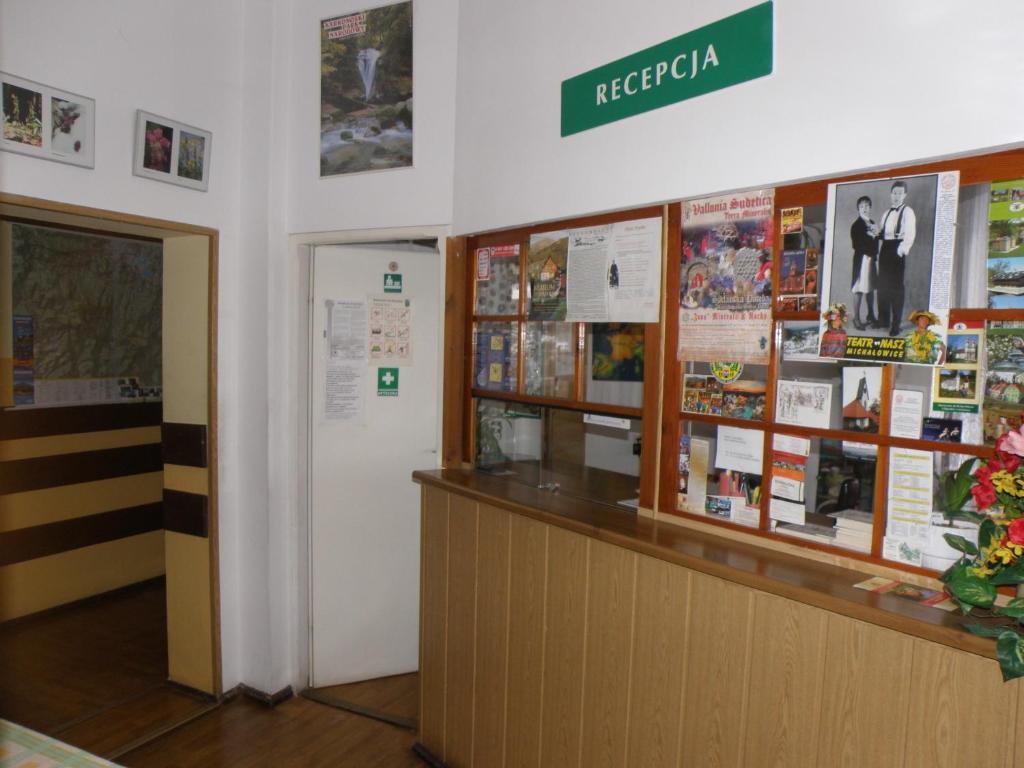 Хостел Szkolne Schronisko Mlodziezowe Zloty Widok Пєховіце Екстер'єр фото