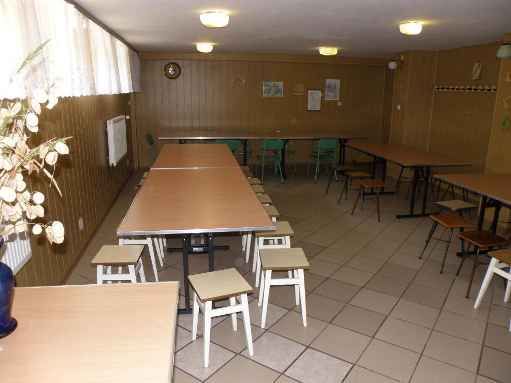 Хостел Szkolne Schronisko Mlodziezowe Zloty Widok Пєховіце Екстер'єр фото