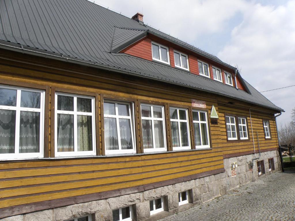 Хостел Szkolne Schronisko Mlodziezowe Zloty Widok Пєховіце Екстер'єр фото